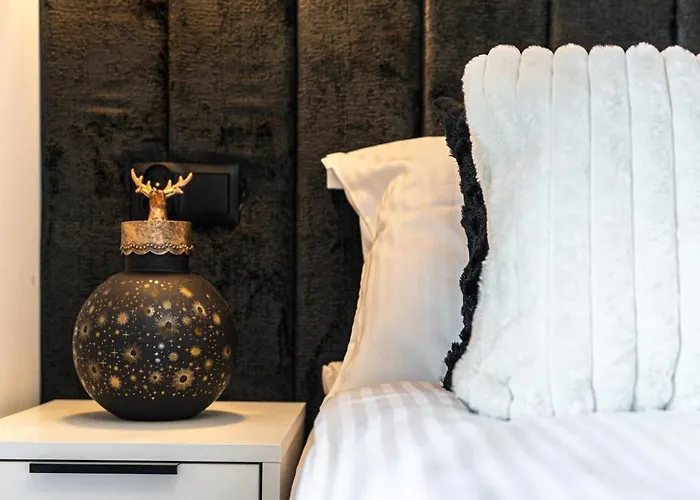 מלון דירות Zakopianski & 4*